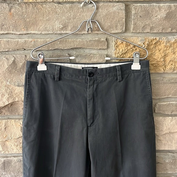Dockers Gray Easy Khaki Pants Size 32x34 - Picture 3 of 13